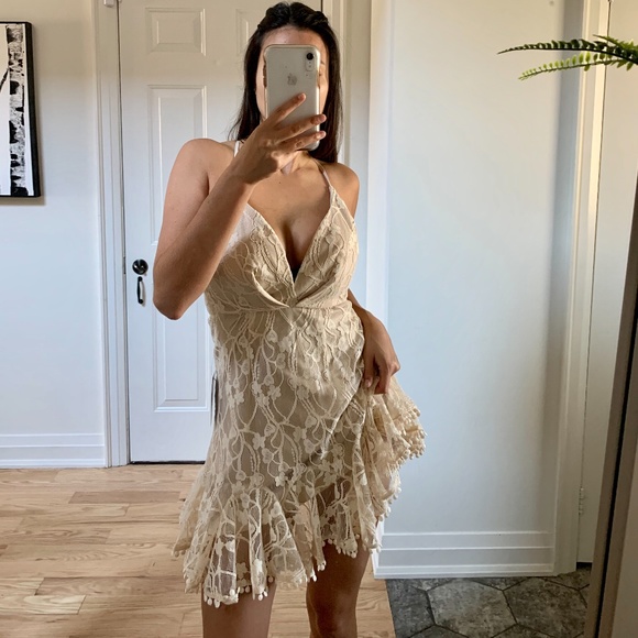 Saints&Secrets- Beige cocktail lace dress - Picture 1 of 9